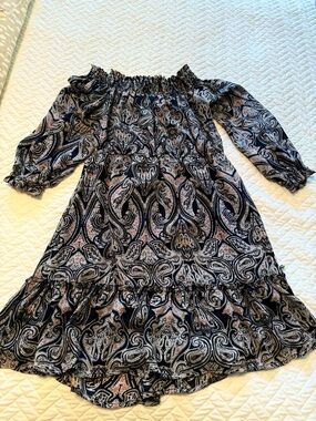 cupcakes & cashmere Navy, White and Coral Smocked Paisley Top